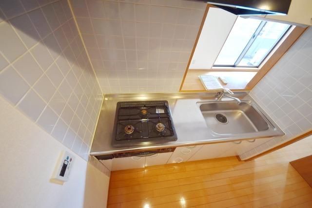 キッチン　三口ガスコンロ