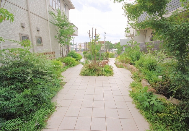 ロビー　敷地内