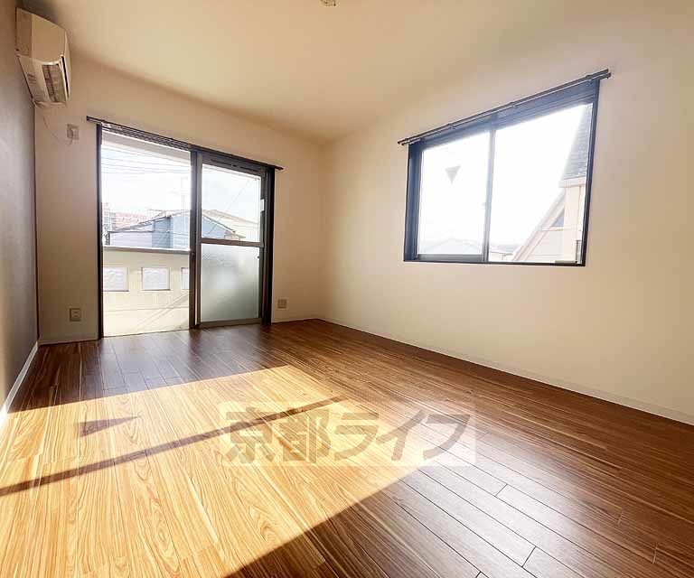 居室・リビング　落ち着いた雰囲気のお部屋です