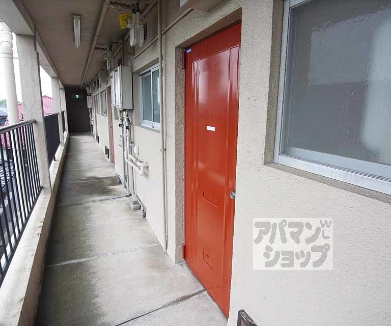 その他設備　玄関のドアです。