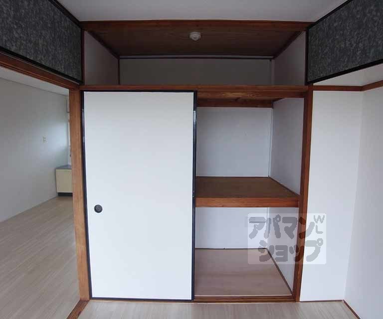 収納　洋室５帖の収納スペースです。