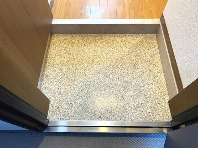 玄関　※別部屋参考写真