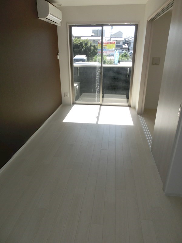 居室・リビング　※同物件別号室参考写真