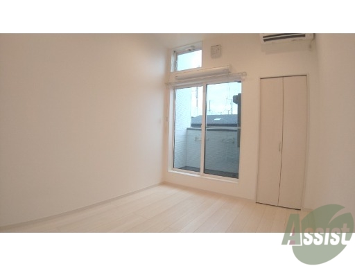 居室・リビング　リビングスペースも広く、各家具を問題なく設置出来そうです。