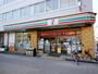 コンビニ　セブンイレブン阪急岡町駅前店（コンビニ）まで558m