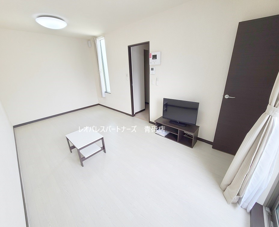 居室・リビング　参考写真：同物件別室