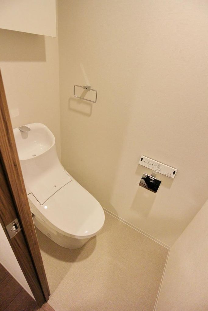 トイレ　別タイプ部屋　参考写真です