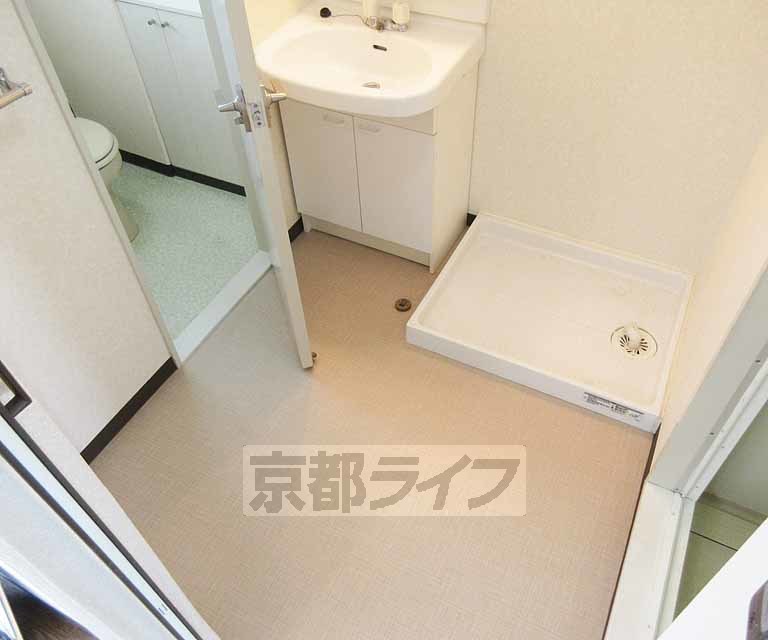 洗面設備　脱衣所も広々してます。