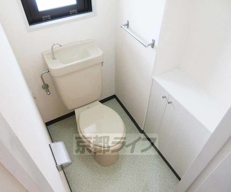 トイレ　温水洗浄便座付きます。