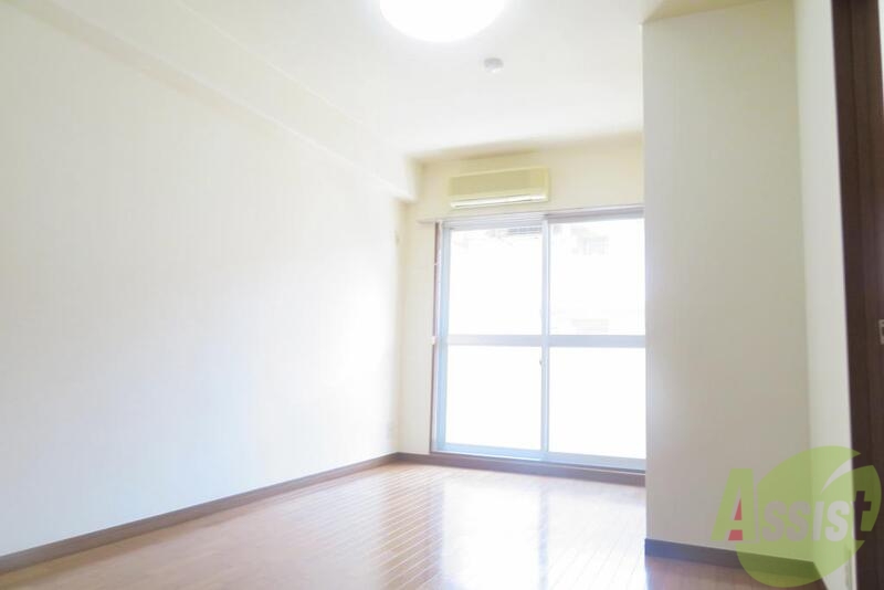 居室・リビング　お部屋の中はこんな感じです。明るくていいですね～。