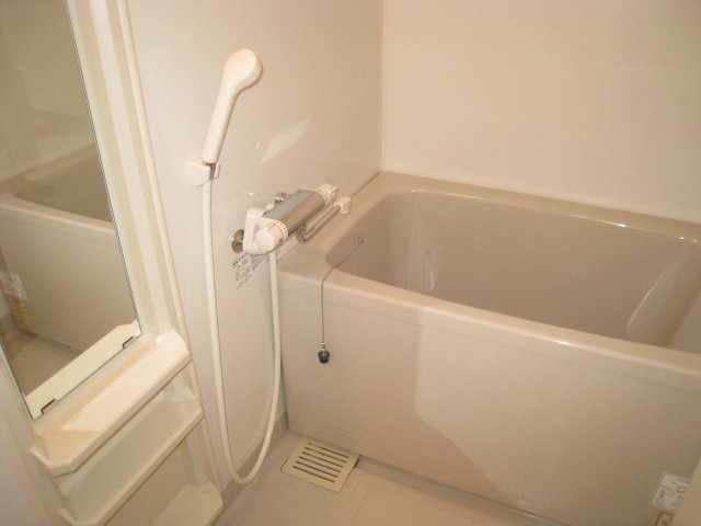 バス・シャワールーム　同物件別号室のものです。