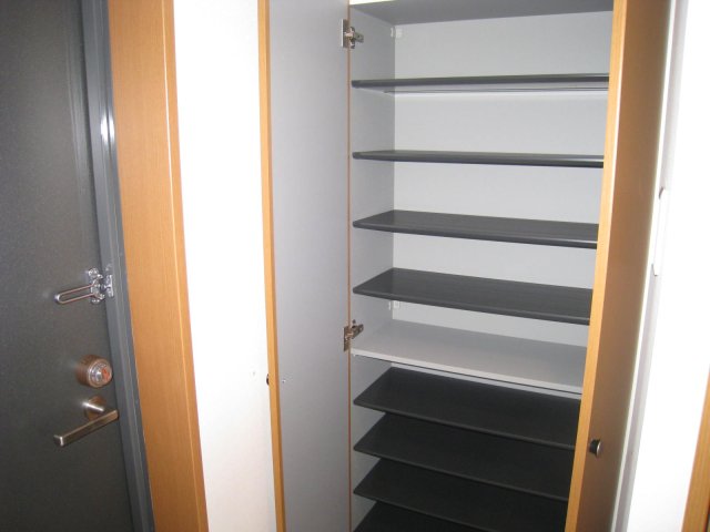 玄関　同物件別号室のものです。