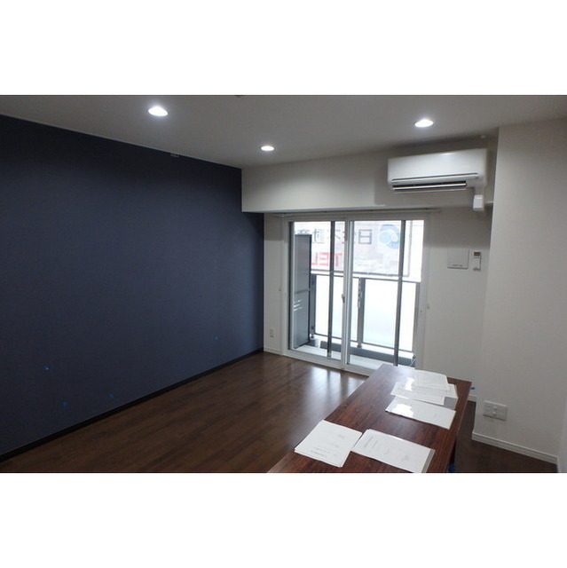 居室・リビング　室内写真は別号室の場合が御座います。現況優先。