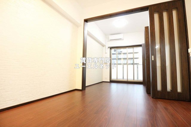 居室・リビング　ゆったりとくつろげる、落ち着きのある居室空間です