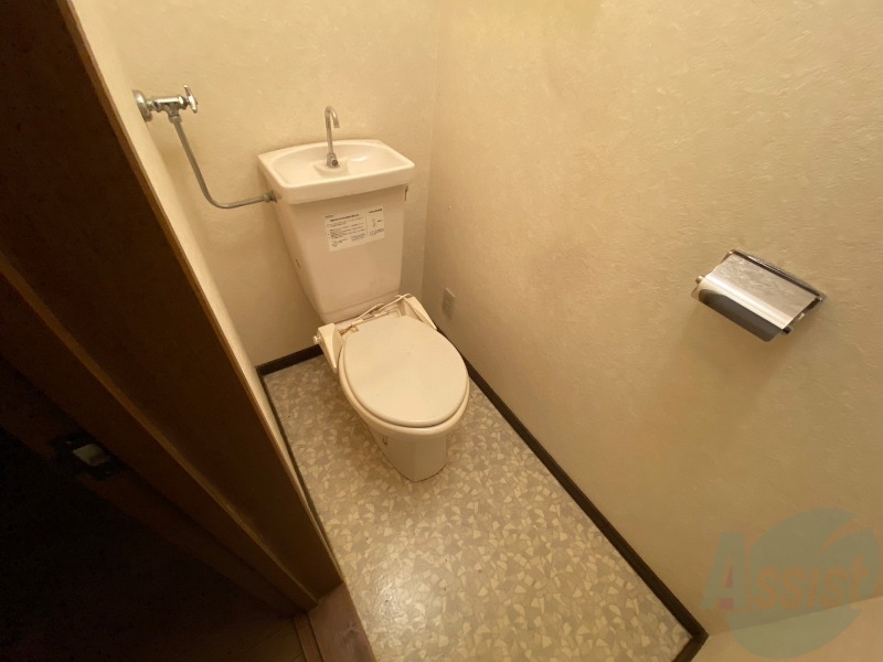 トイレ　こちらはトイレです。清潔感があり、安心して使用できます。