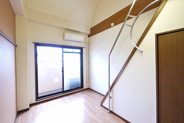 居室・リビング　明るい洋室です。