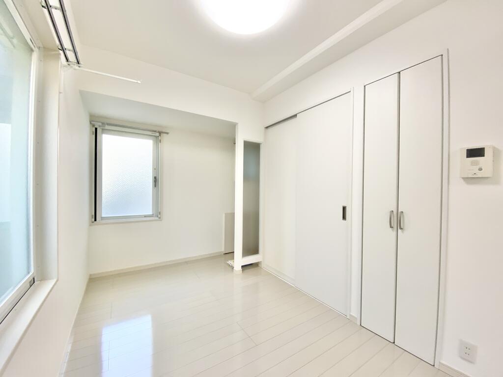 居室・リビング　白で統一されたお部屋※別の部屋の写真