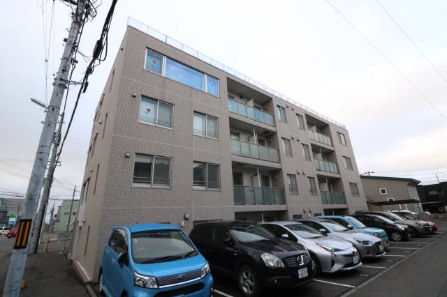 建物外観　４階建て♪