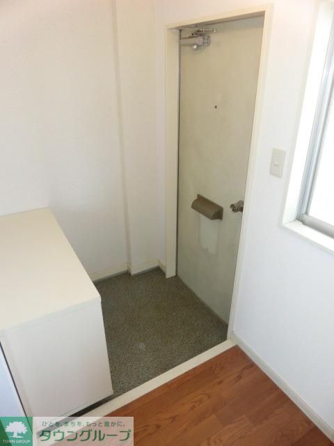 玄関　玄関下駄箱あり