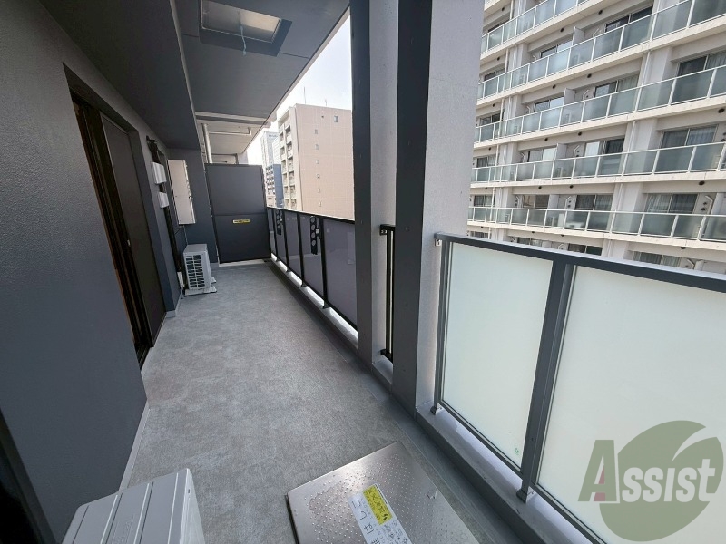 バルコニー　バルコニーは長さも幅もちょうどいい広さですね。