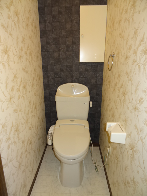 トイレ　温水洗浄便座付き