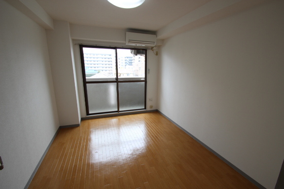 居室・リビング　別号室の写真です。