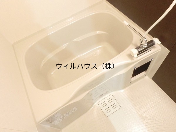 バス・シャワールーム　浴室乾燥機付きバス！