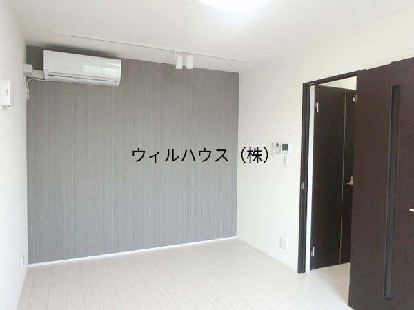 居室・リビング　オシャレなアクセントクロス！