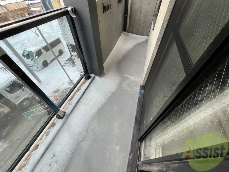 バルコニー　バルコニーは幅があり、広い印象を受けました。