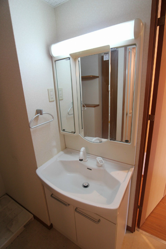 洗面設備　洗面化粧台です。
