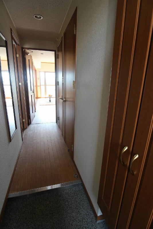 玄関　玄関収納もあります。