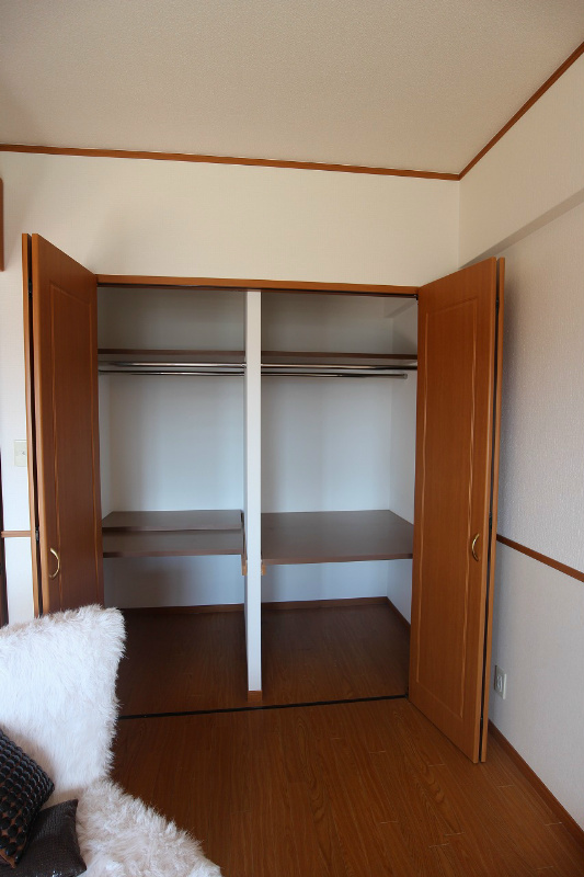 収納　高さも奥行きもあるクローゼット。