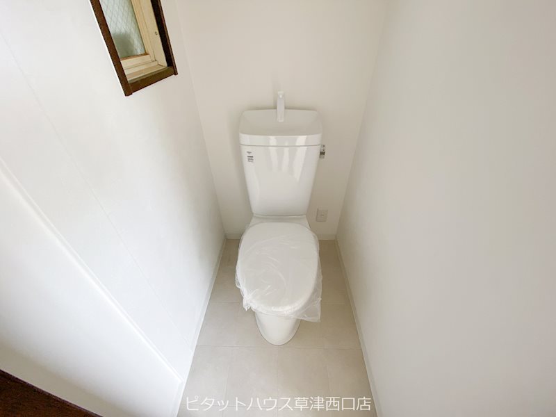 トイレ　トイレに小窓あり