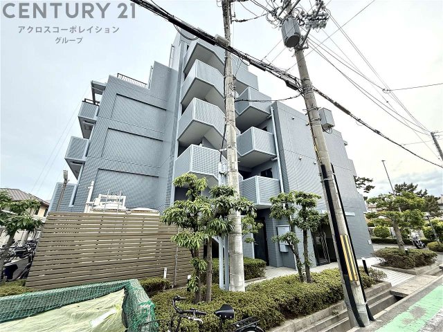 建物外観　オートロックで外部の人間が簡単に出入りできないため安心です。