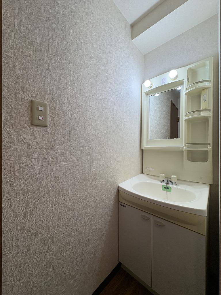 洗面設備　こちらの物件もお問い合わせは、蕪木不動産へお問い合わせくださ