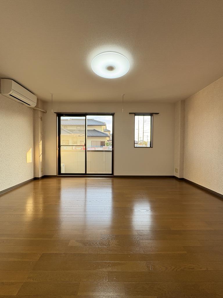 居室・リビング　こちらの物件もお問い合わせは、蕪木不動産へお問い合わせくださ