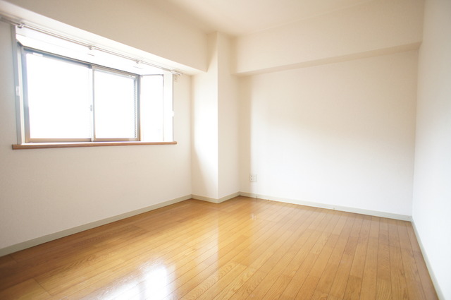 その他部屋・スペース　玄関側の洋室です