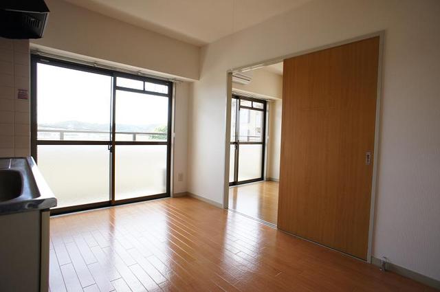 居室・リビング　南向き日当たり良好なお部屋です