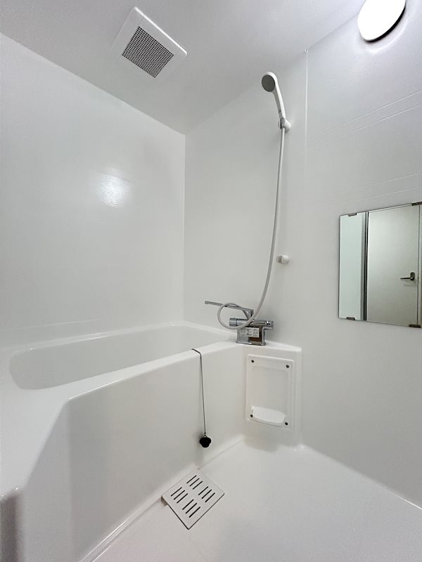 バス・シャワールーム　イメージ反転