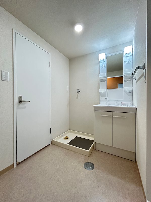 洗面設備　イメージ反転