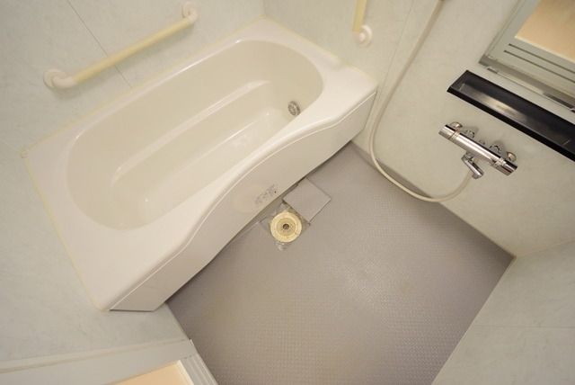 バス・シャワールーム　同物件別部屋写真