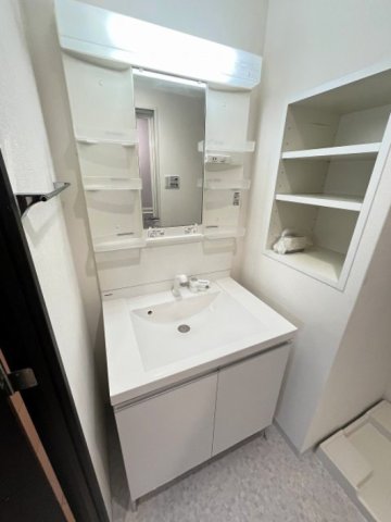 洗面設備　スペースが確保できる洗面所です