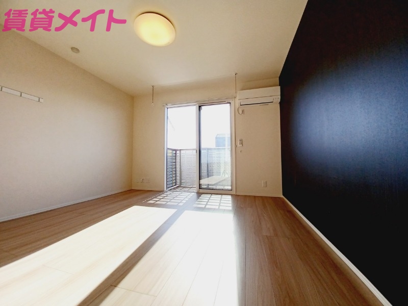 居室・リビング　同型参考写真