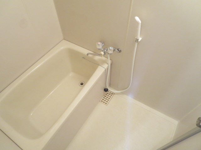 バス・シャワールーム　※間取りに相違がある場合現況優先です。別部屋参考写真