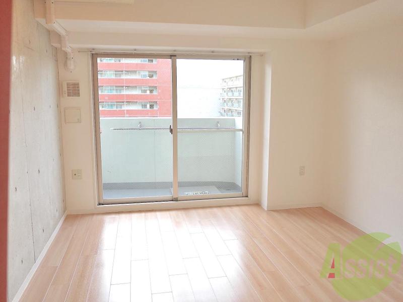 居室・リビング　リビングは広くて明るくて快適に過ごせそうな雰囲気ですね♪