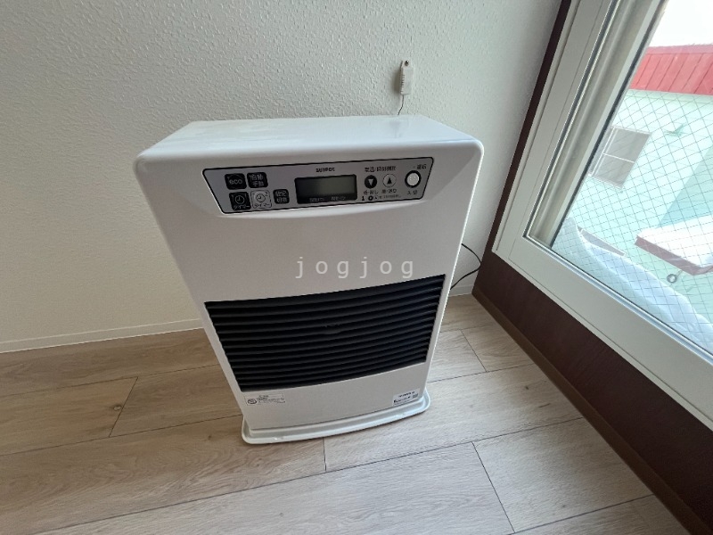 その他設備　灯油ＦＦ式ストーブ