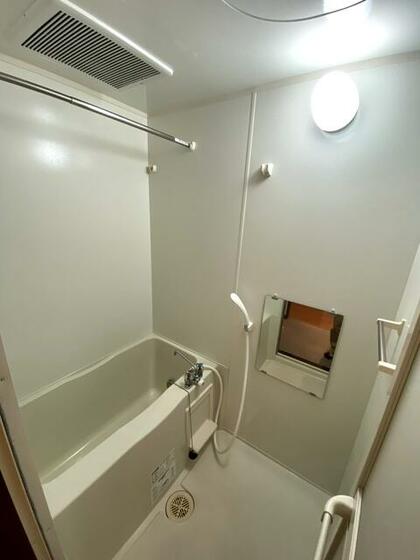 バス・シャワールーム　バストイレ別　　浴室乾燥機付き　　　　※同タイプ別部屋
