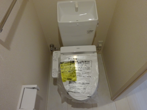 トイレ　温水シャワー付きトイレです