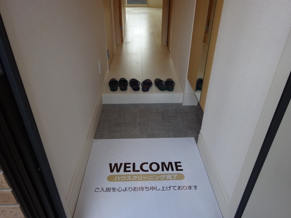 玄関　玄関を入ると廊下があります