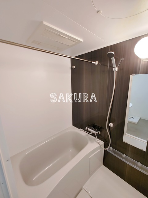 バス・シャワールーム　雨の日でも安心の浴室乾燥機付きです♪